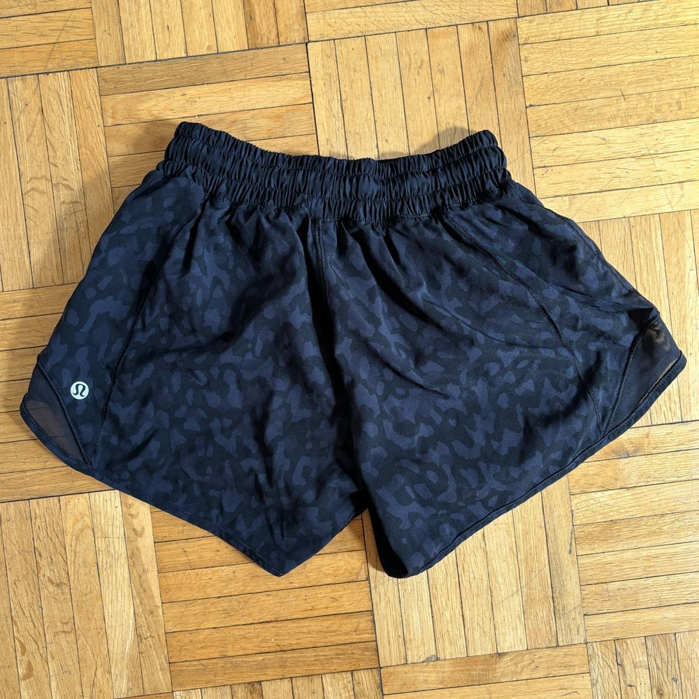 LULULEMON Hotty Hot Shorts 4”, Sz 2